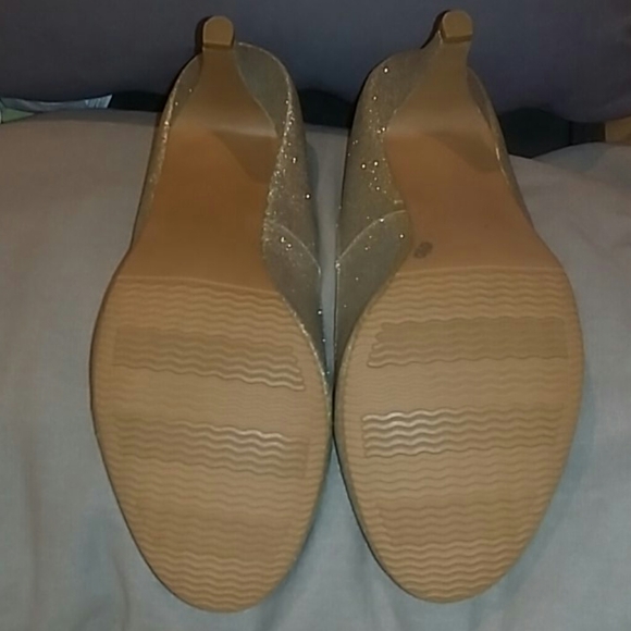 (3/$80) NWOT Golden Glitter Heels - Picture 4 of 5